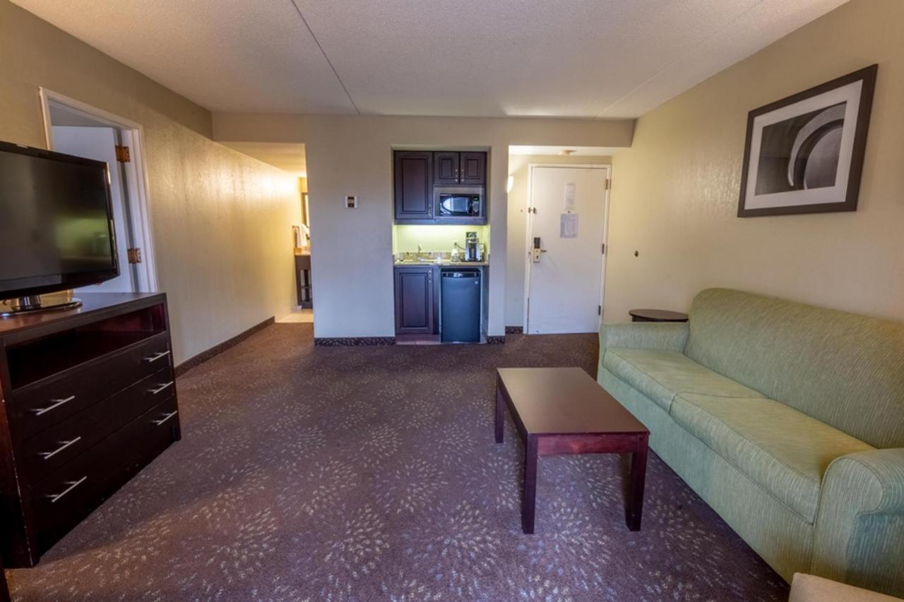 Holiday Inn Express Hotel & Suites Pittsburgh Airport By Ihg Robinson Township Exterior foto
