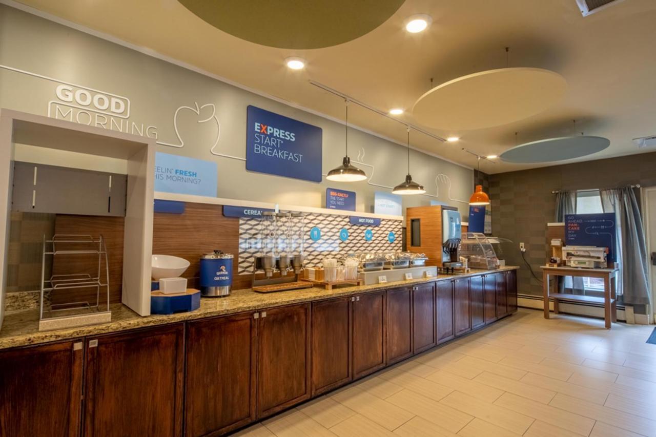 Holiday Inn Express Hotel & Suites Pittsburgh Airport By Ihg Robinson Township Exterior foto